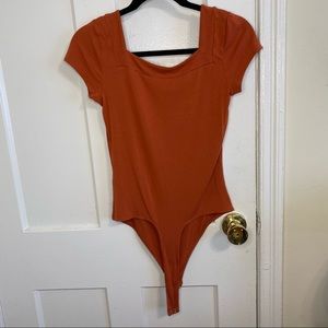 Short sleeve square neck ribbed bodysuit